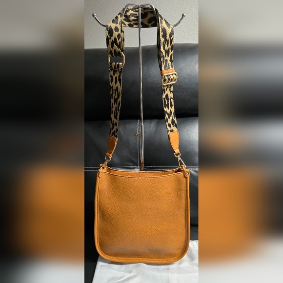 New Tan Leather Women's Crossbody With Leopard Print Guitar Strap - Picture 3 of 9